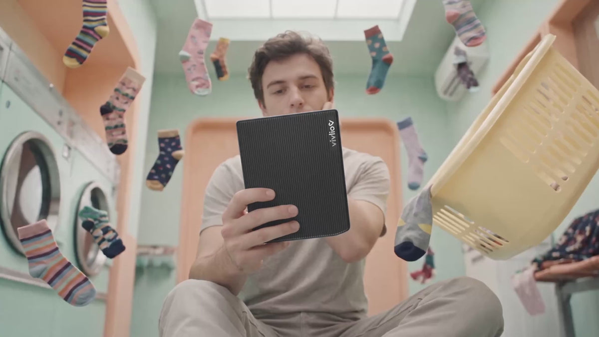 Charger la vidéo : La nouvelle liseuse Vivlio One vous accompagne partout, tout le temps, et se concentre sur l'essentiel : le plaisir de lire.